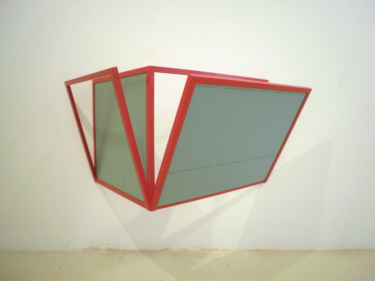 S/T, 2008, hierro pintado y espejos, 75 x 165 x 92 cm.